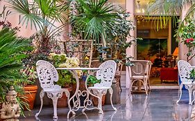 Hôtel Du Danube Saint Germain  3*